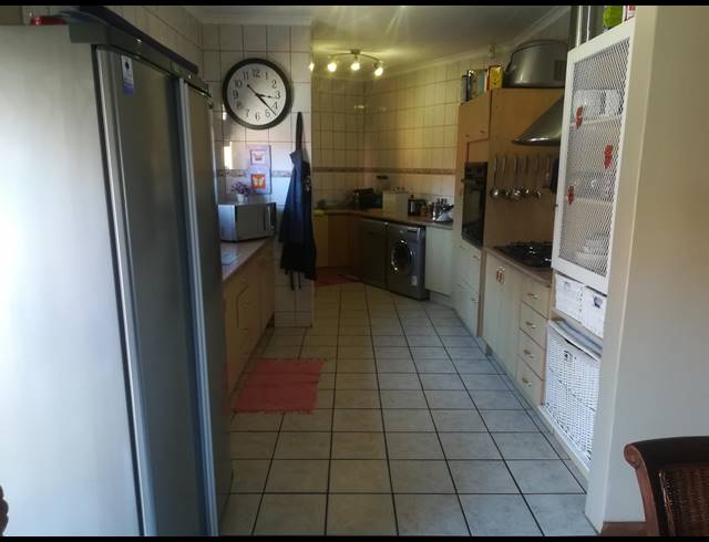 3 BEDROOM HOUSE TO LET IN SAFARI GARDENS